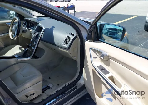 2016 Volvo Xc60 T5 Drive-E Premier из США, поврежденный, VIN YV440MDK4G2821098